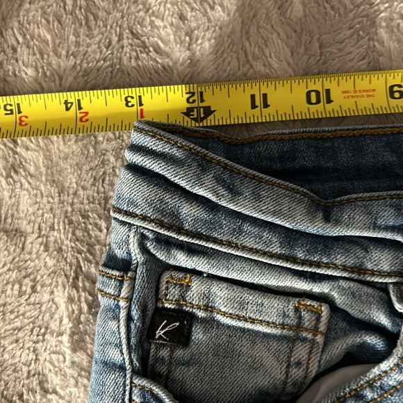 Kancan Ankle Distressed Asymmetrical Hem button front jeans sz 7/27 - Picture 6 of 8